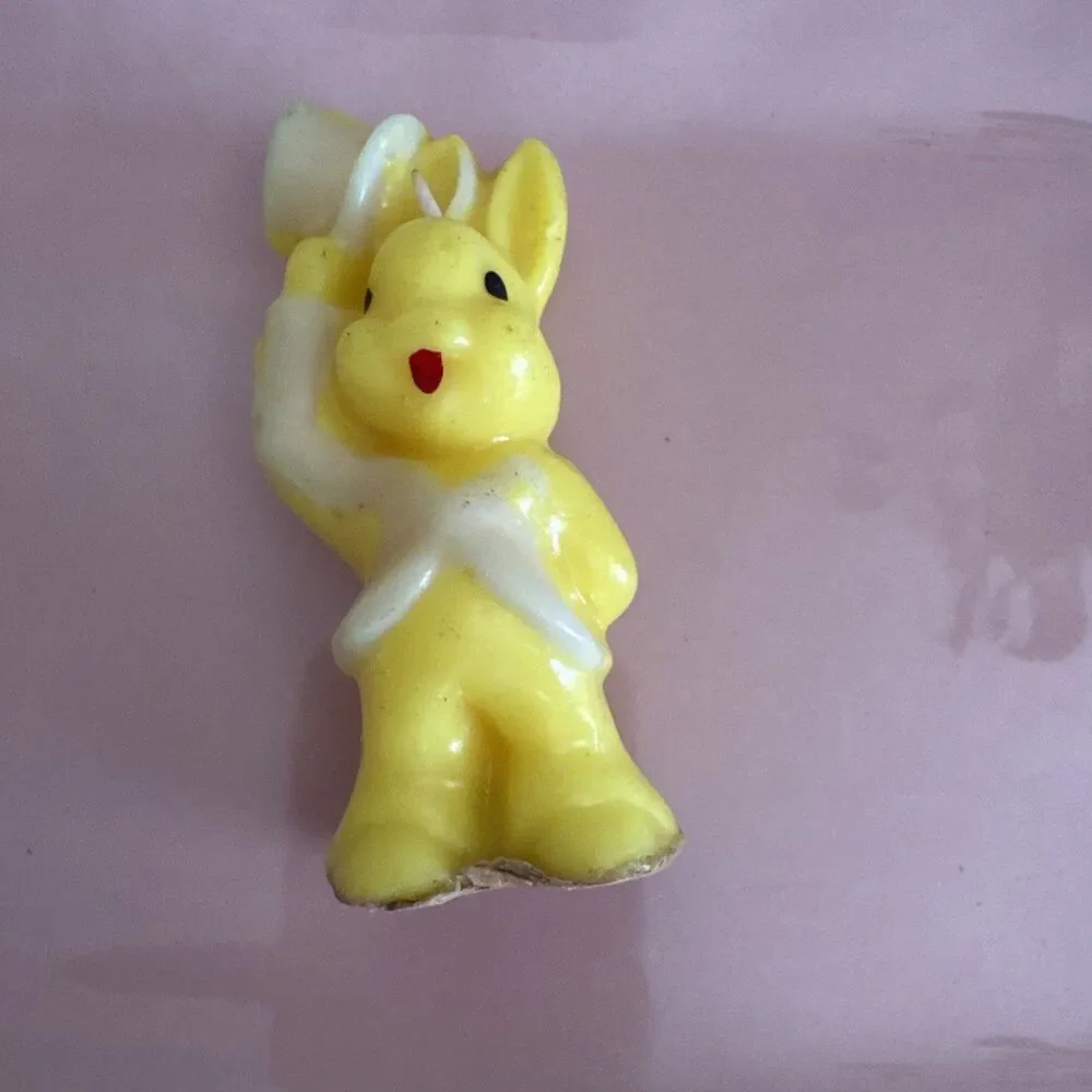 Vintage Gurley Candle Co Yellow Rabbits  Top Hats, Lot of 5, Unburned 3.5 Inch